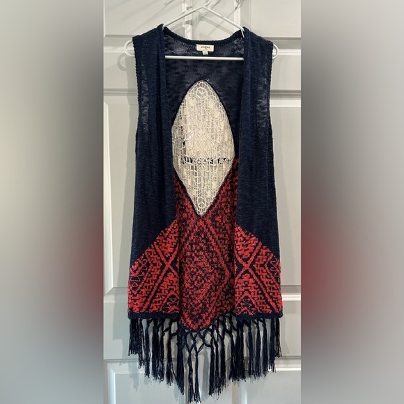 Umgee Patriotic Sleeveless Cardigan Sz M Boho Crochet Fringe Red White Blue USA - Picture 1 of 6